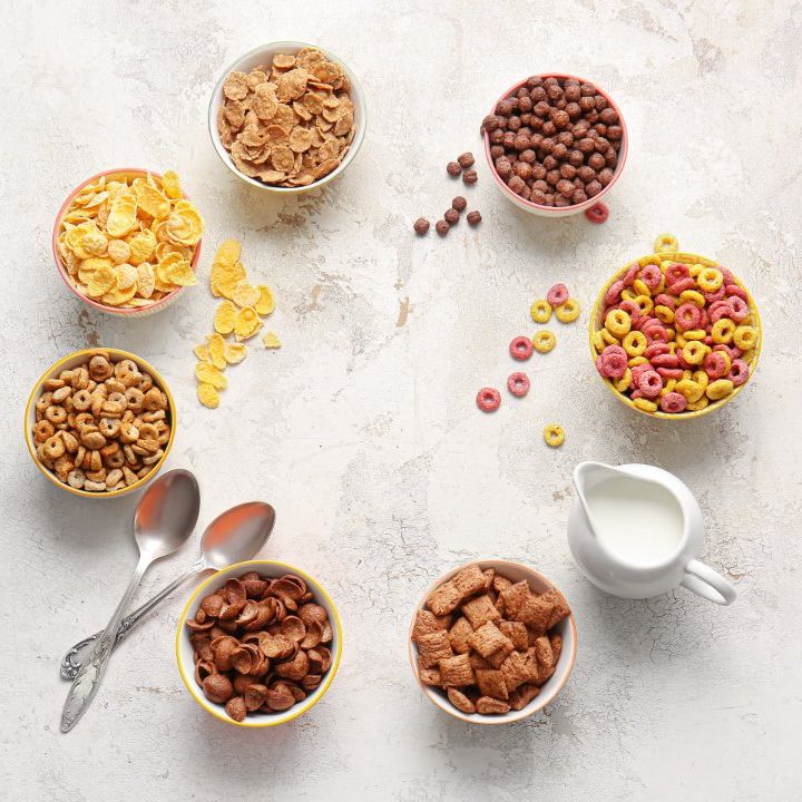 diferentes tipos de cereales cada uno en su cuenco